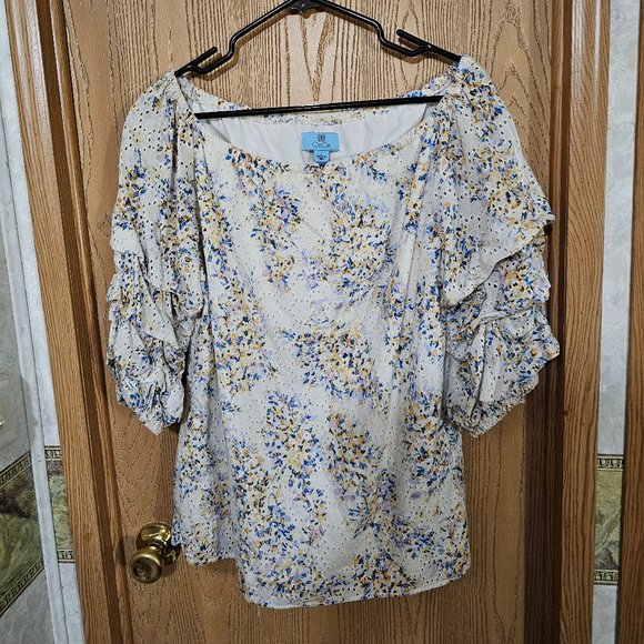 CeCe White Floral Eyelet Top~Ladies Medium - Picture 1 of 2
